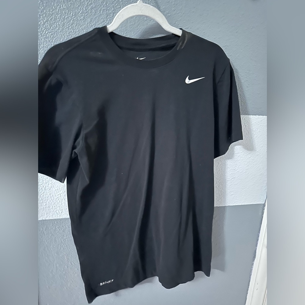 Black Nike dri-fit tee